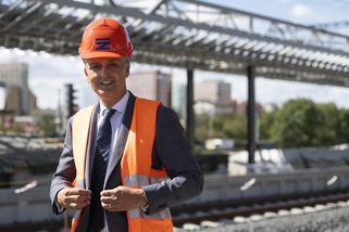 Po padáku další odměna. Odvolaný šéf Správy železnic má nárok na bonus za rok 2025