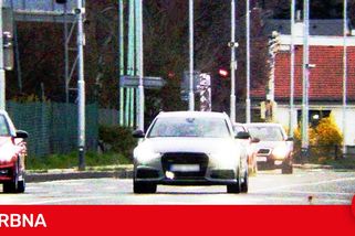 Na padesátce v Olomouci jelo Audi přes 130. Řidič může na dlouho přijít o papíry