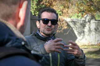 Proruská scéna hystericky útočí na herce Vetchého....