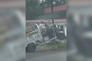 Frajer s cigárem machroval na jednom kole. Letěl rovnou do příkopu | Vrtáci při práci