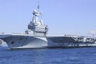 „Pošlete další, také půjde k zemi.“ NATO nekompromisně zasáhlo proti Rusku, jehož letoun kroužil u francouzské „letadlovky“