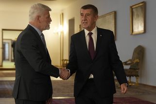 Babiš dorazil na jednání s prezidentem - Novinky