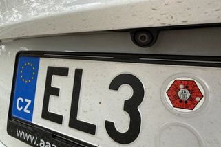 Přesedláte ze spalováku na elektromobil? Výpočet ukazuje, že to nemusí dávat smysl ani po 13 letech provozu