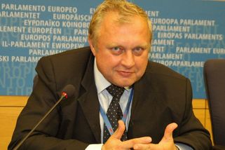 Miloslav Ransdorf: Bral 200 tisíc měsíčně, přesto byl po uši v dluzích a pohřeb mu platila partaj - Médium.cz