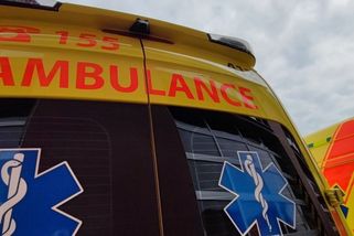 V obchodním centru v Uherském Hradišti zemřel elektrikář. Zabil ho proud, když opravoval rozvaděč - Novinky