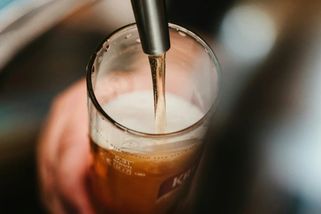 Je to bída, zní z tuzemských hospod i letních kin. Takové léto nepamatujeme