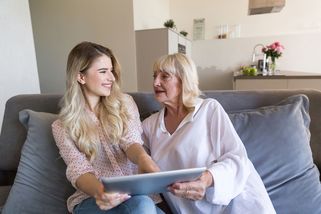 Život u rodičů v dospělosti? V zahraničí běžné, Če...