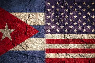 Stop ropné blokádě. Tisíce Američanů se bouří proti politice Washingtonu a posílají na Kubu humanitární lodě