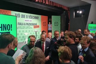 Jste nejprolhanější premiér této země. Fiala v Budějovicích čelil kritice i otázkám na český pesimismus - Novinky