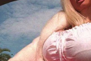 Při pohledu na tuto dámu zrudla i klika od dveří. Uhodněte největší nemravu devadesátých let | Kdo to je?