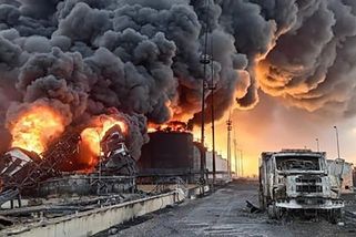 Modlitby konečně zabraly. Rusové po 18 dnech uhasili požár skladu paliv v Rostovské oblasti - Novinky