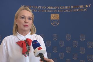 Příspěvek až milion a trestný čin nevadí. Černochová chce víc lidí do armády
