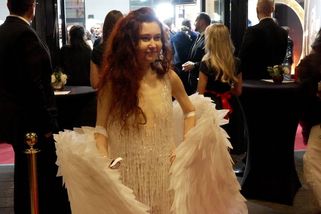 Nejvíce extravagantní model na Českém slavíkovi? Režisérka Eva Toulová nikoho nepřekvapila. Vzala si obří andělská křídla