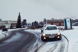 Nachytali ho v protisměru. Hlídce v jednosměrce tvrdil, že si zapomněl řidičák, za volant ale nesmí - Novinky