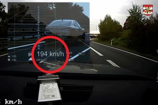 Cizinec prosvištěl v superbu rychlostí 194 km/h kolem policie na dálnici u Vyškova - Novinky