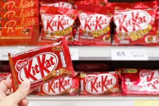 Sladká kořist. Na cestě z Itálie do Polska zmizel kamion s dvanácti tunami tyčinek KitKat - Novinky