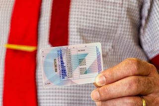 Nejde i o ten váš? Letos končí platnost více než 660 tisíc řidičáků! Žádost o výměnu podáte i online, ale zadarmo to nebude - Garáž.cz