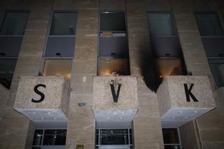 Na Ruský dům v Praze někdo v noci hodil zápalné lahve - Novinky