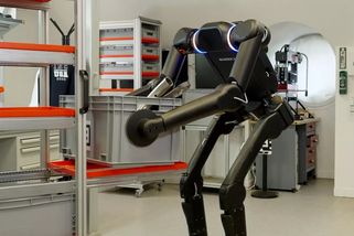 Renault modernizuje své výrobní závody. Do továren nasadí stovky humanoidních robotů