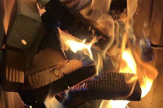 Lidé využívají změny zákona a nechávají si od státu proplácet pořízení nových kotlů na dřevo