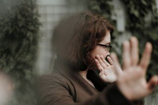 Psychologové tvrdí, že lidé, kteří hodně gestikulují, mají nadprůměrnou verbální inteligenci - Médium.cz