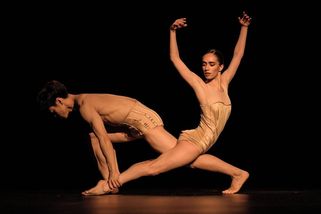 Recenze: Vznášející se polibek. V Ostravě ukazují podoby současného baletu - Seznam Zprávy