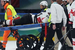 Moment, který vyděsil i soupeře. Fiala skončil na nosítkách, Kanaďané předvedli úžasné gesto fair play - Sport.cz