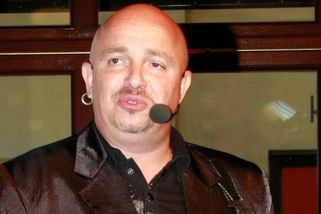 Co dělá dnes bavič Zdeněk Izer. Za pár korun si ho můžete objednat až k sobě domů