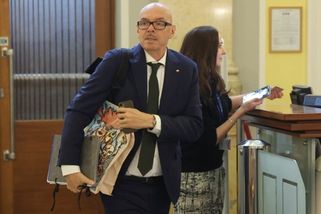 krajskelisty.cz/praha/34564-agent-kam-se-podivas-komentar-stepana-chaba.htm