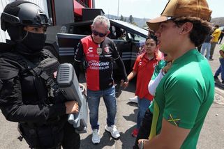 Stadiony střeží armáda. Fotbalisty čeká divoké Mexiko, fanoušky složitá cesta - Seznam Zprávy