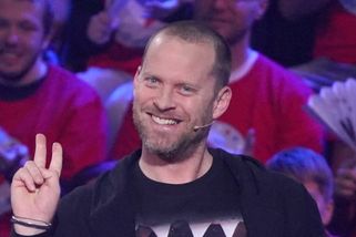 Netradiční Vánoce Jakuba Prachaře: U štědrovečerní večeře sedíme nazí. Dorazí i rodiče přítelkyně Sary