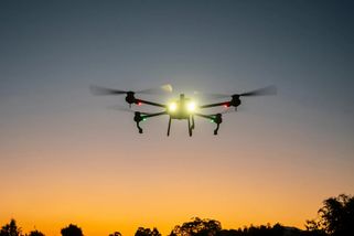 Zbloudilý dron, který zasáhl elektrárnu v Estonsku, je podle úřadů ukrajinský - Echo24.cz