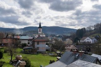 Za trvale neobydlené domy a byty bude v Rokytnici nad Jizerou mnohem vyšší daň - Seznam Zprávy