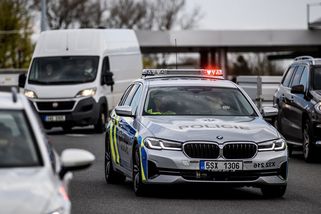 Policie chtěla snížit čas dojezdu k bouračkám. Stal se opak - Seznam Zprávy