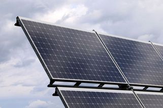 Likvidace baterií ze solárů vyjde na více než miliardu korun. Zaplatí to dodavatelé, rozhodla vláda