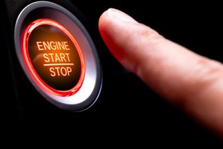 „Všichni řidiči ho nenávidí“. Trump oznámil změny v regulacích ohledně tlačítka start-stop - Echo24.cz