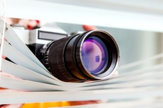 Fotil tajně nahou sousedku. Musí jí teď zaplatit záclony - Novinky