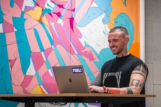 „Každé pondělí nejím. A večer už většinou nezvedám telefon.“ Tomáš Rajchl o vnitřní hygieně a balancu mezi světem a sebou