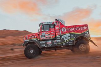 Dakar zasáhla smrt. Po střetu s Lopraisovým kamionem zemřel na Dakaru divák - Sport.cz