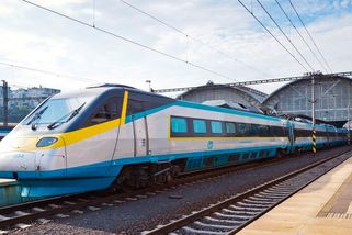 Rekordní zadlužení Českých drah. Experti varují, že úvěry nebudou splatitelné - Seznam Zprávy