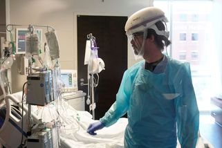 Koronavirus si nevybírá. Nemilosrdně kosí i ty nejhlasitější popírače - Novinky