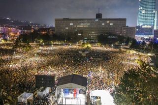 Dost bylo Fica. Kolaborant. Slováci na demonstrací...