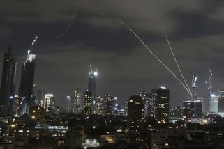 FOTO: Iron Dome v akci. Íránský útok na Tel Aviv přišel před svítáním - Novinky