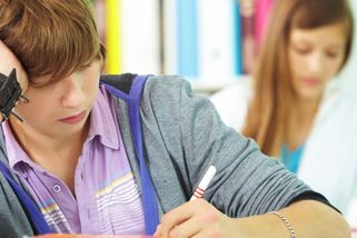 Jak se syn dostal na pražské osmileté gymnázium s průměrnými body - Médium.cz