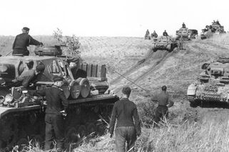 Největší tankový střet druhé světové války, o kterém Sovětský svaz dlouho mlčel - Médium.cz