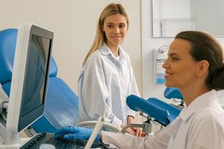 Zaplaťte, nebo jděte jinam! Nelegální poplatky u gynekologa. Jak se bránit a kde hledat pomoc - Proženy.cz