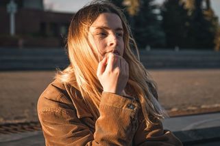 Prodejce parfému mi na ulici nutil voňavku zdarma. Když jsem si ji vzala, začal mi nadávat - Médium.cz