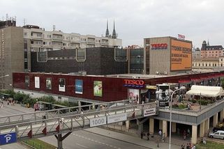 Symbol komunistického konzumu v Brně jde k zemi. Co bylo před a bude po něm - Médium.cz