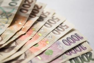 Na Čechy se řítí až osm nových „zakuklených“ daní, varuje ekonom. Co by mohlo zdražit?