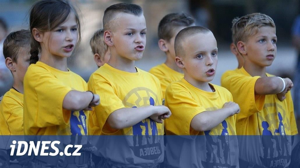 Ukrajinští nacionalisté učí děti střílet Rusy i nenávidět dekadenci Evropy